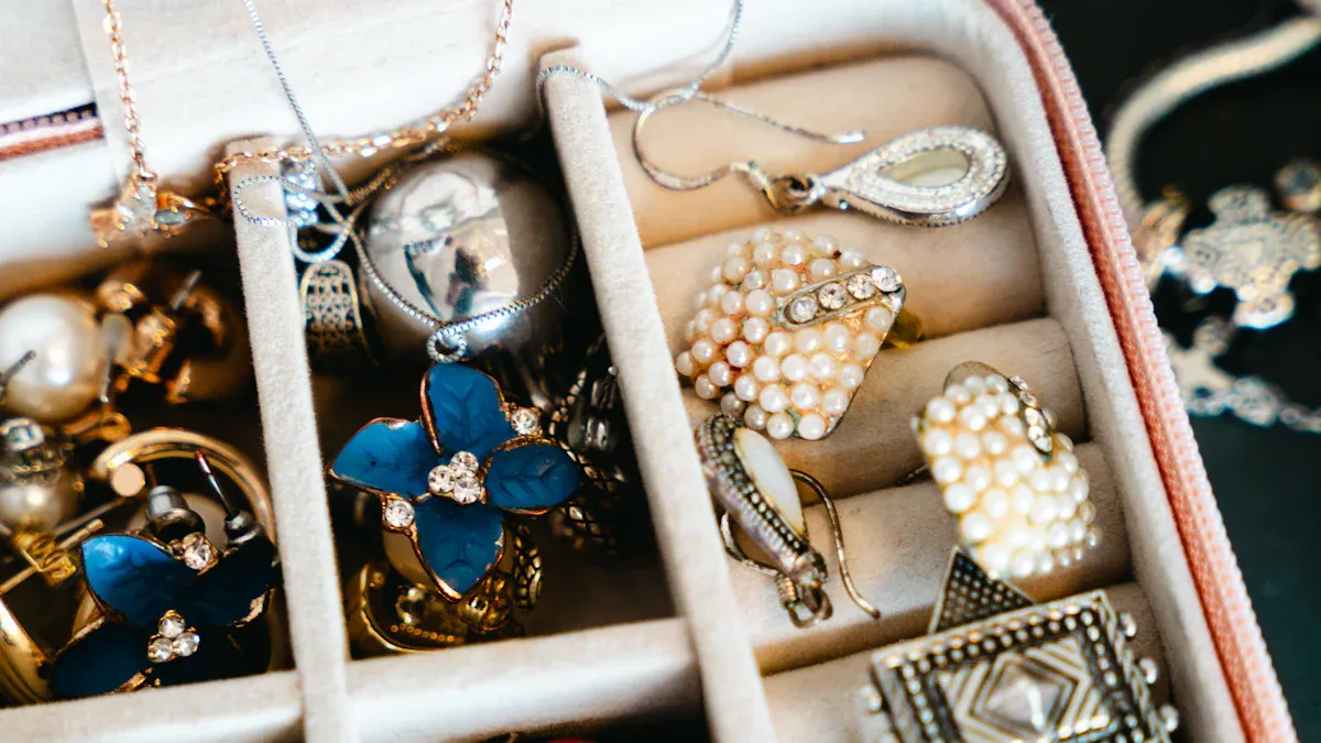 Travel Jewelry Organizers vs Home Storage Boxes: Market Analysis Guide 1 Travel Jewelry Organizers vs Home Storage Boxes: Market Analysis Guide