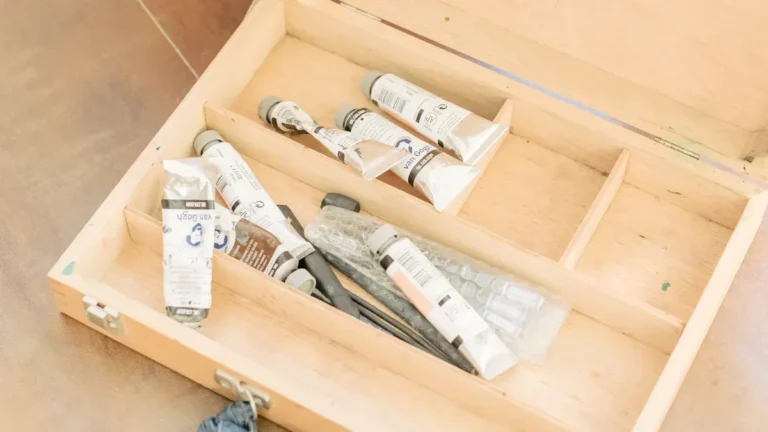 Comprehensive Comparison: Wooden vs Plastic vs Paper Jewelry Boxes