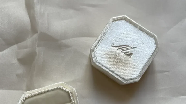 The Pros and Cons of Velvet Jewelry Pouches for Minimalist Brands