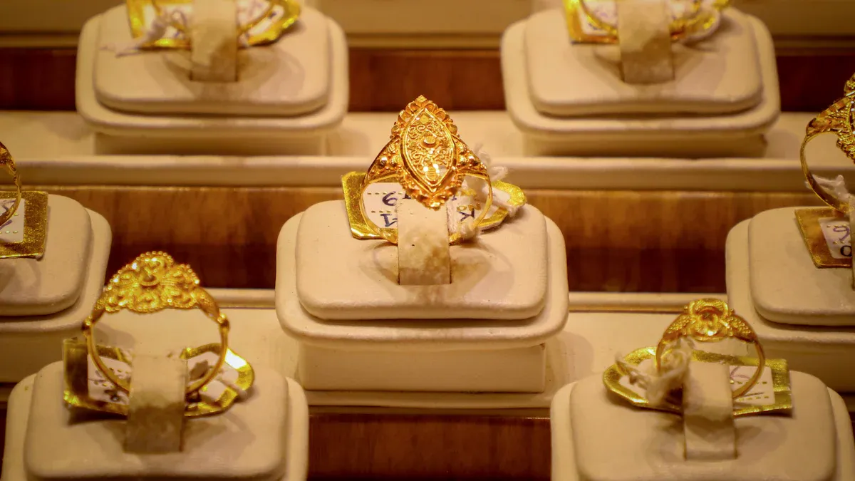 How to Clean and Maintain Commercial Jewelry Display Props 2 Clean Commercial Jewelry Leatherette Display Props