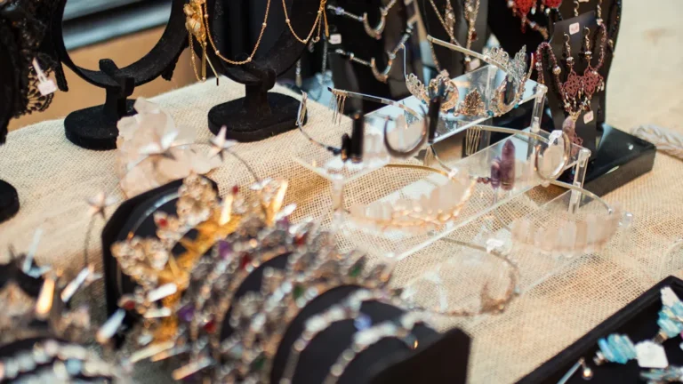 Logistics and Shipping Guide for Wholesale Jewelry Displays