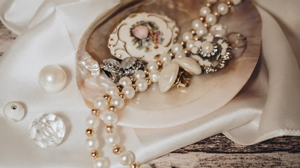 The Best Materials for Anti-Tarnish Jewelry Storage Solutions 3 Preparing and Maintaining Jewelry for Storage Solutions