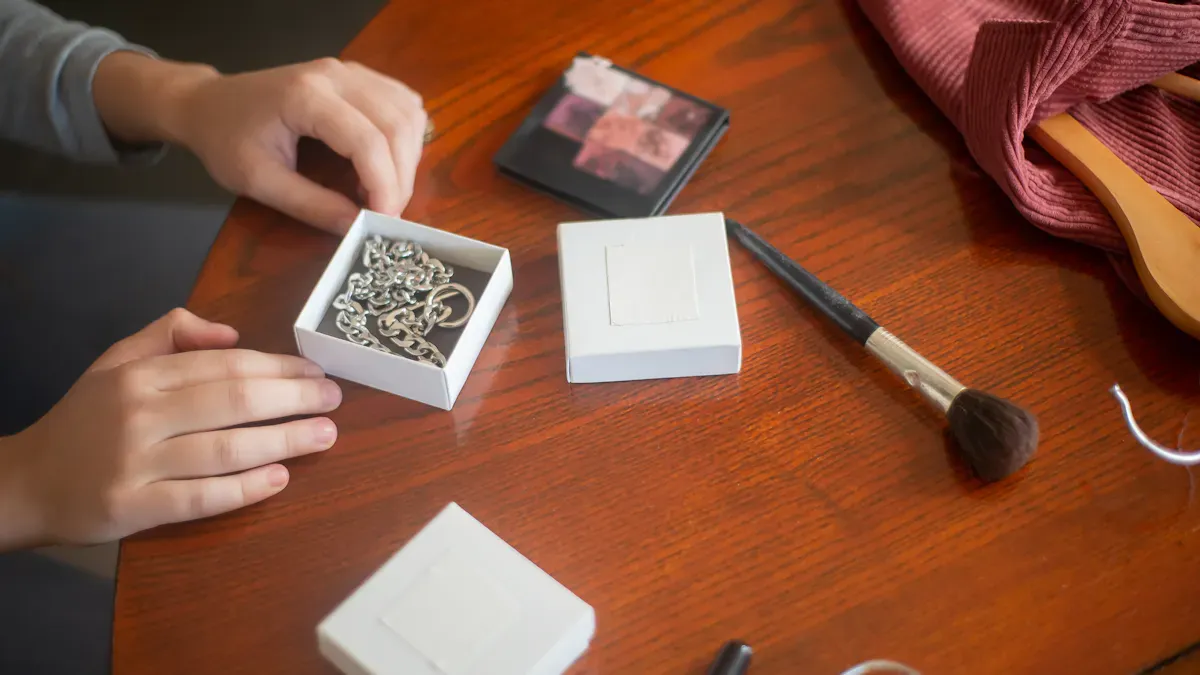 Step-by-Step Guide: How to Pack Jewellery for Travel with Smart Inserts