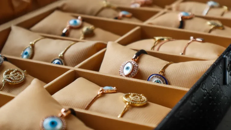 Understanding the Anatomy of a High-Quality Jewelry Box