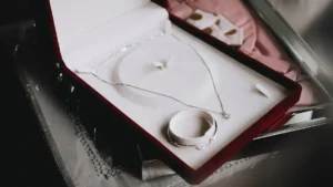 Why Anti-Oxidation Features are Essential for Silver Jewelry Packaging