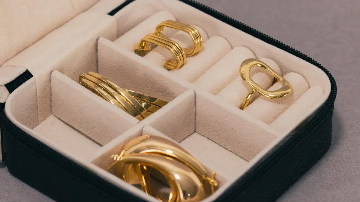 Best Leather Jewelry Boxes for Every Style and Budget 1 Best Leather Jewelry Boxes for Every Style and Budget