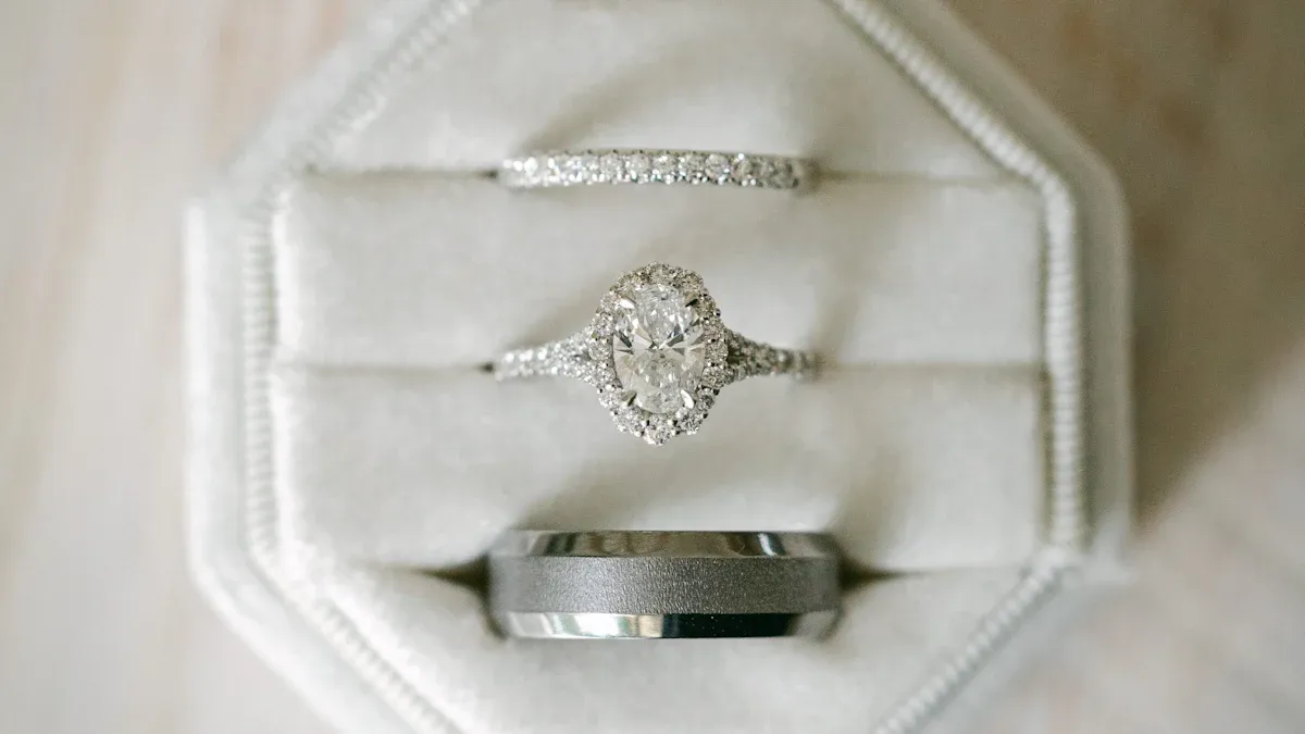 Discover the best velvet jewelry boxes for gifting in 2026 2 Best Overall Velvet Jewelry Box
