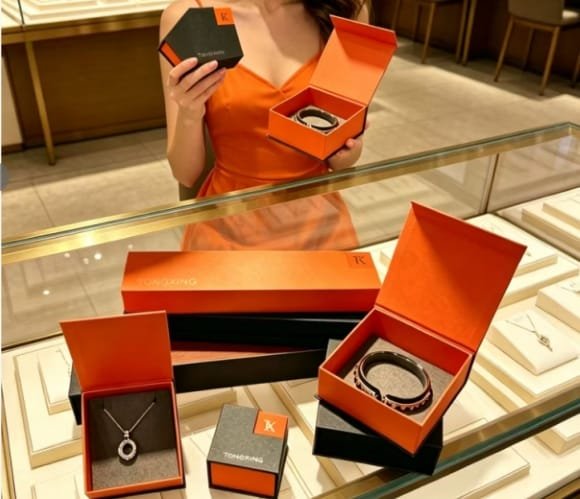 Luxury Jewelry Box Guide for Custom Creations 3 Custom Logo Finishing and Branding Techniques
