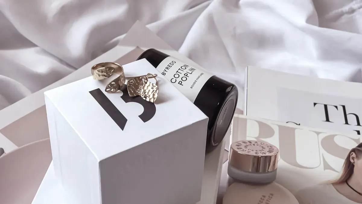 How Packaging Weight Triggers a Luxury Judgment